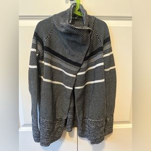 Ivivva Sweater Size 10